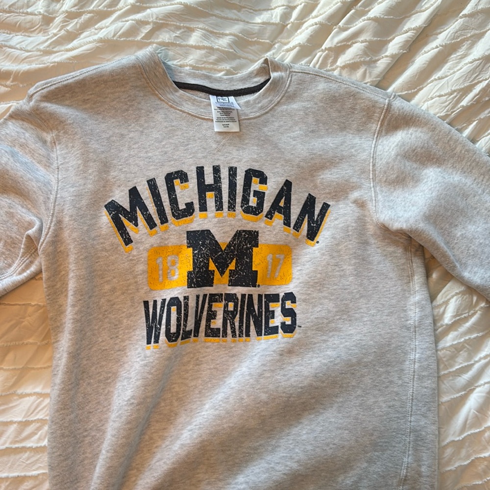 size Small- PROEDGE knights apparel crew neck
